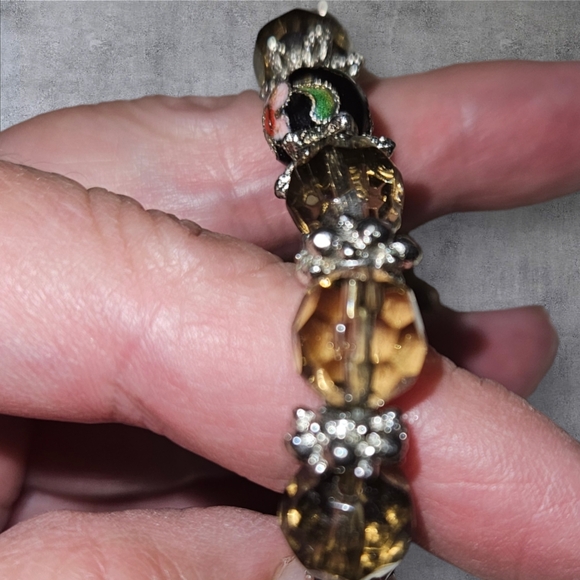 Stretch Bracelet - Beautiful Accented Beautifully.. Gotta look - Picture 2 of 4